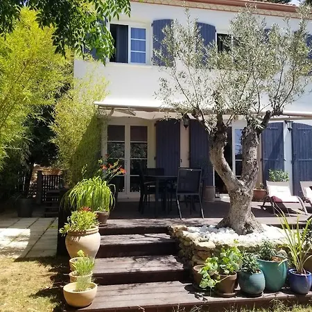 Bastide Avec Jardin Arbore, Piscine, Proche Plages *